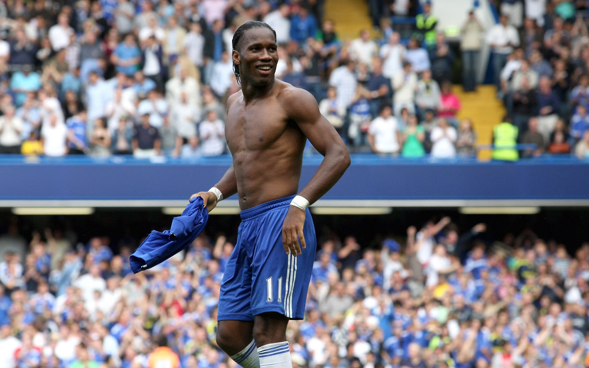 德甲争冠战之夜，劳塔罗的幽灵在对手禁区游荡