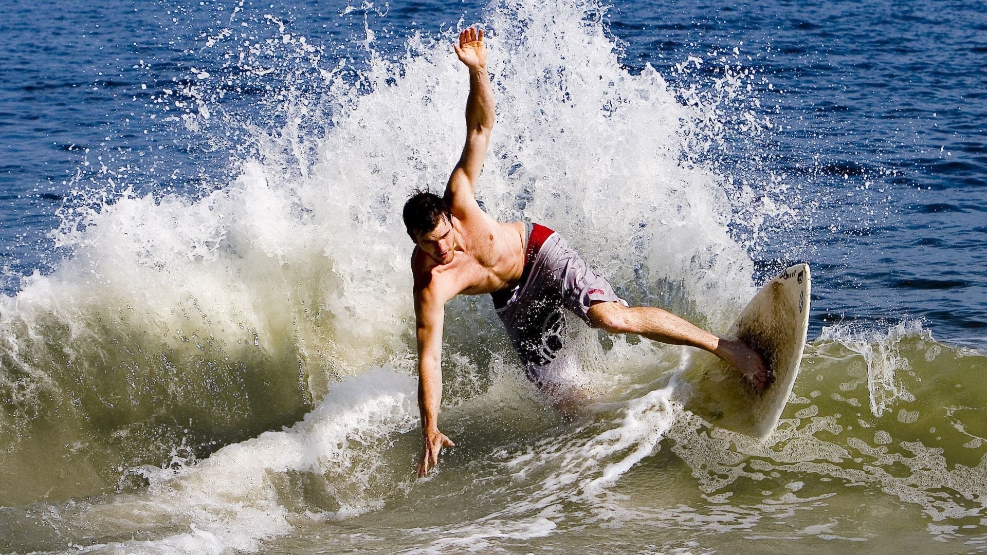 开云体育世界杯-罗德里戈爆发撕裂防线，威尔士单节狂飙击溃丹麦童话